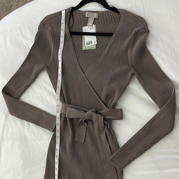 Gray Brown Maxi Dress V-Neck Cuffed Sleeve - Picture 5 of 7